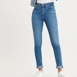 Levi’s 721 Highrise Skinny Jeans. Size W28 L30. Only worn once!